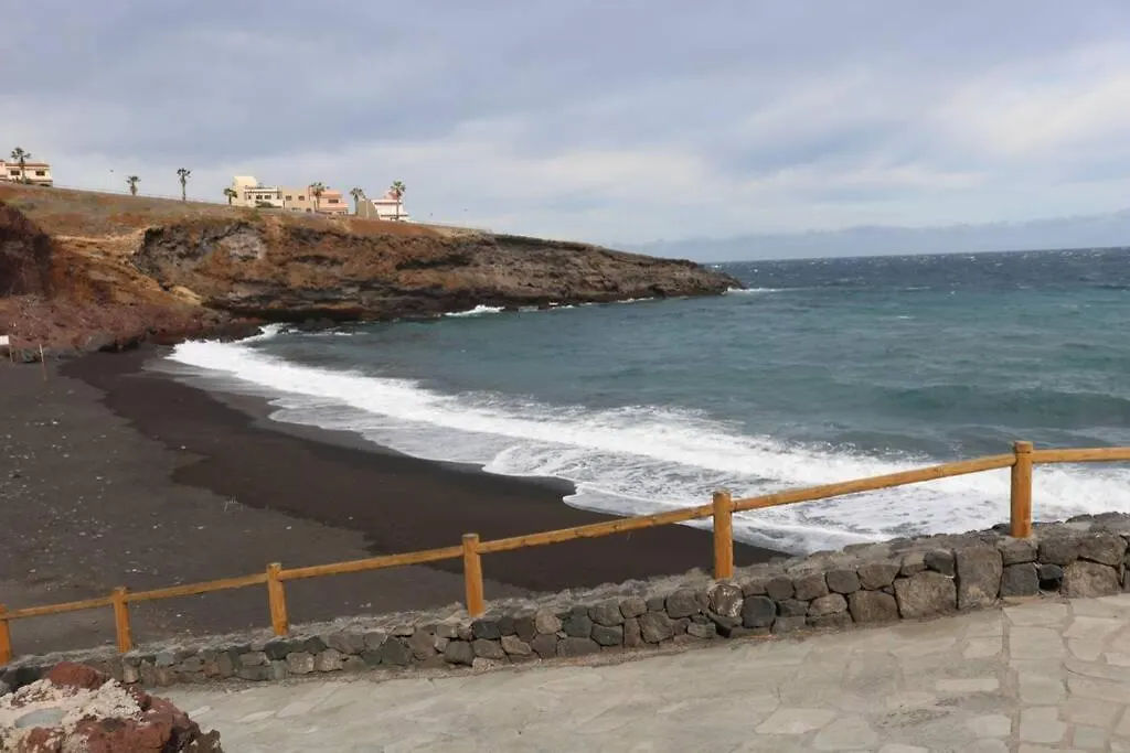 Apartment On The Beach And Ocean Sounds Fasnia