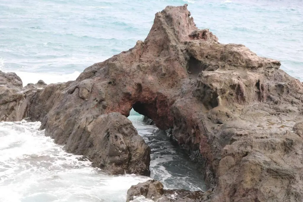 Apartment On The Beach And Ocean Sounds Fasnia